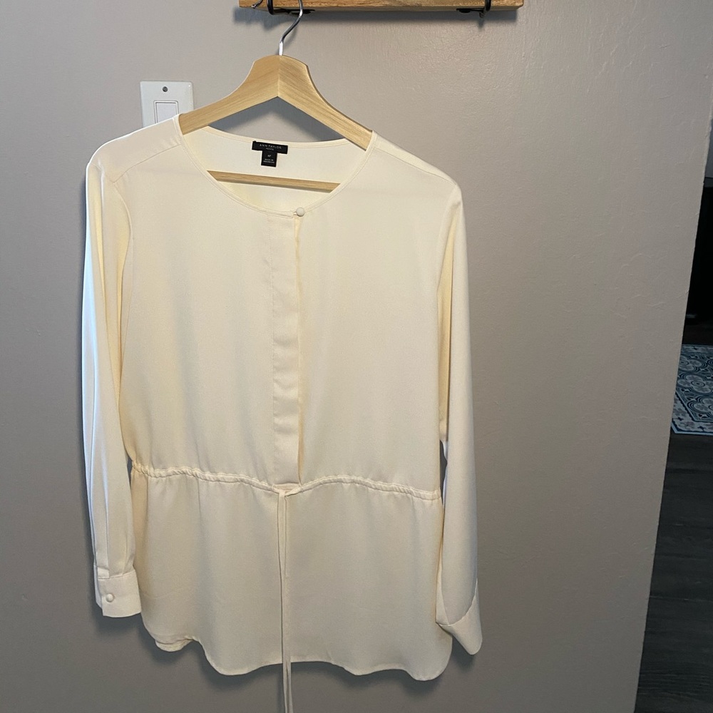 EUC Ann Taylor cream blouse